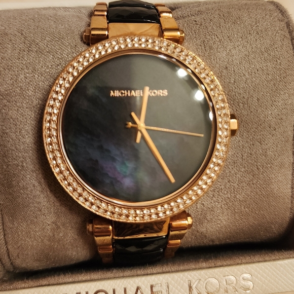 Authentic MK watch - Picture 2 of 3